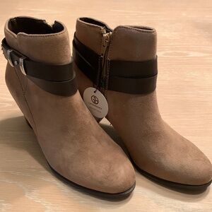 Giani Bernini Faux Suede Ankle Booties size 6M new with box, gorgeous!